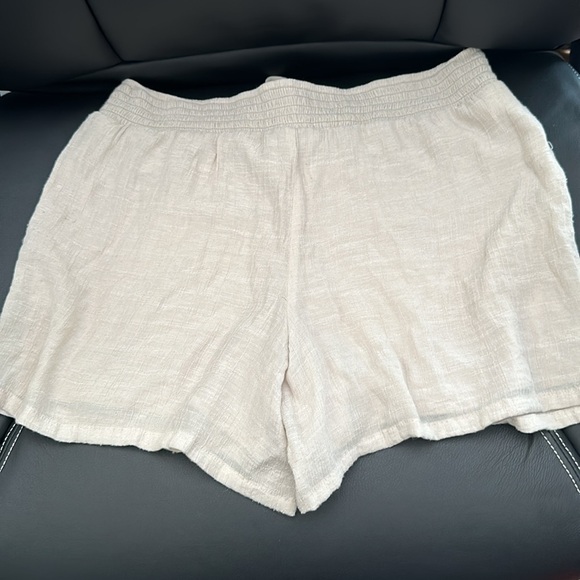 Apt 9 Lined Shorts - Khaki Color Size M - Picture 4 of 4